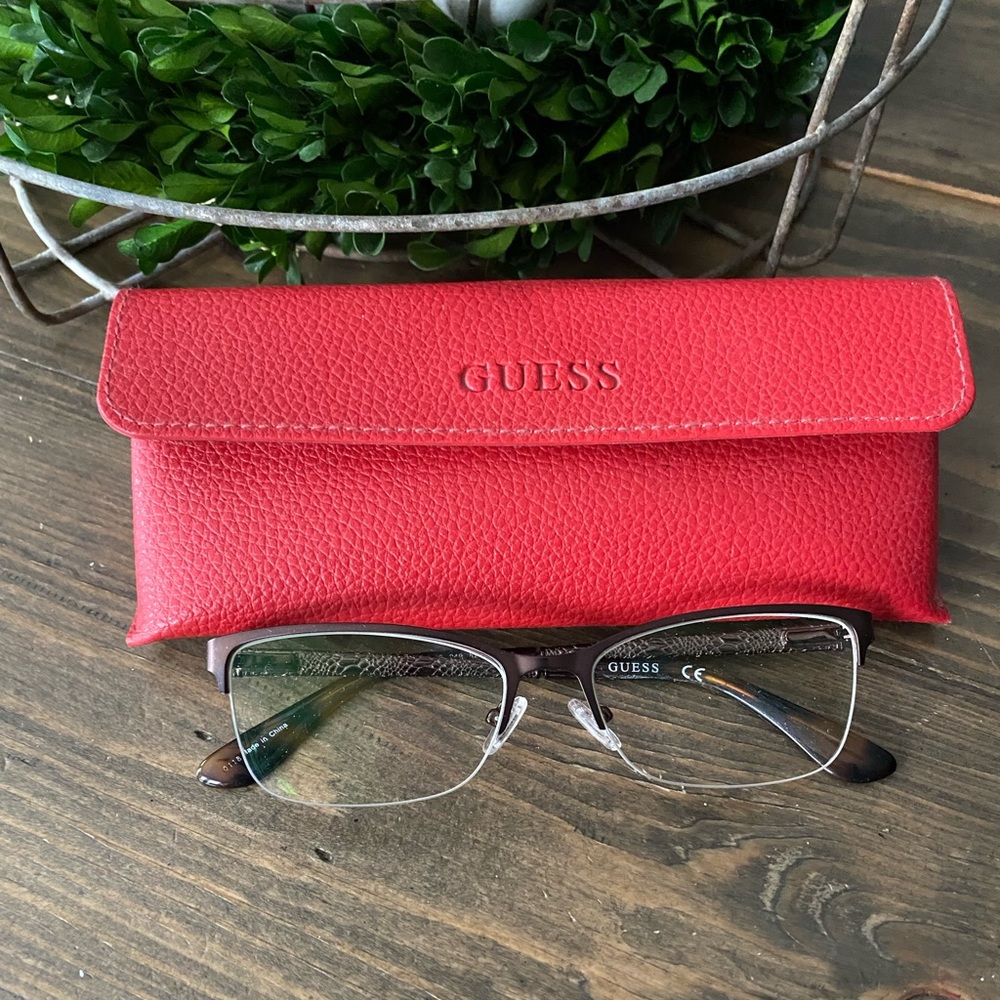 Guess glasses